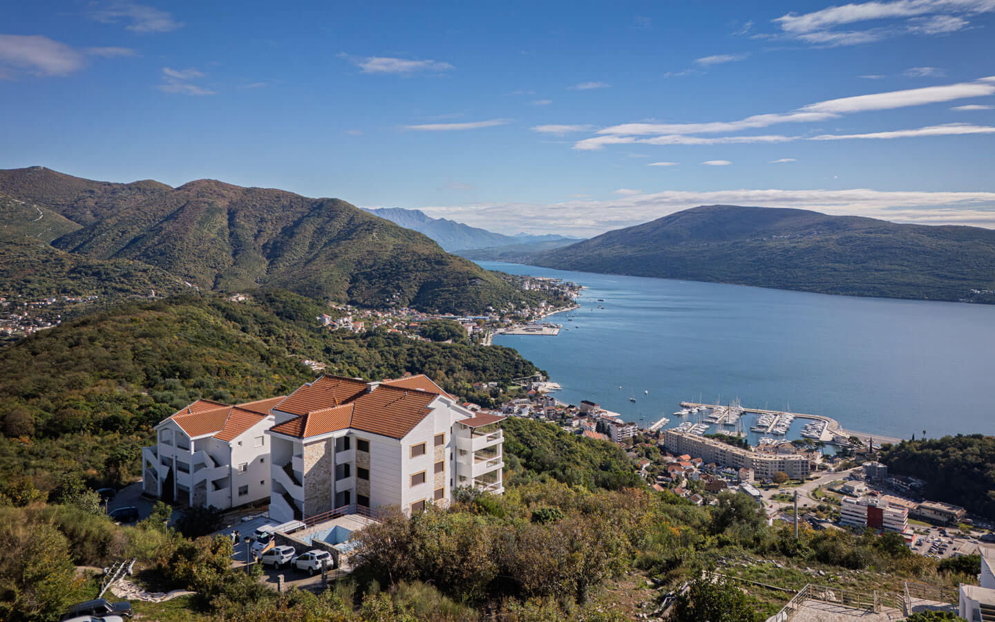 Penthouse in Vista residences, with an Attractive price and Expansive Sea Views image