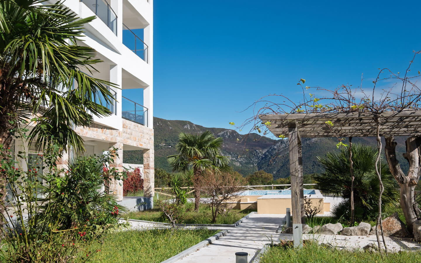 Penthouse in Vista residences, with an Attractive price and Expansive Sea Views image