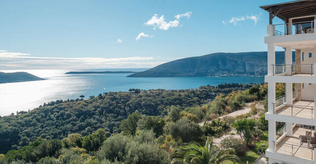 Penthouse in Vista residences, with an Attractive price and Expansive Sea Views photo