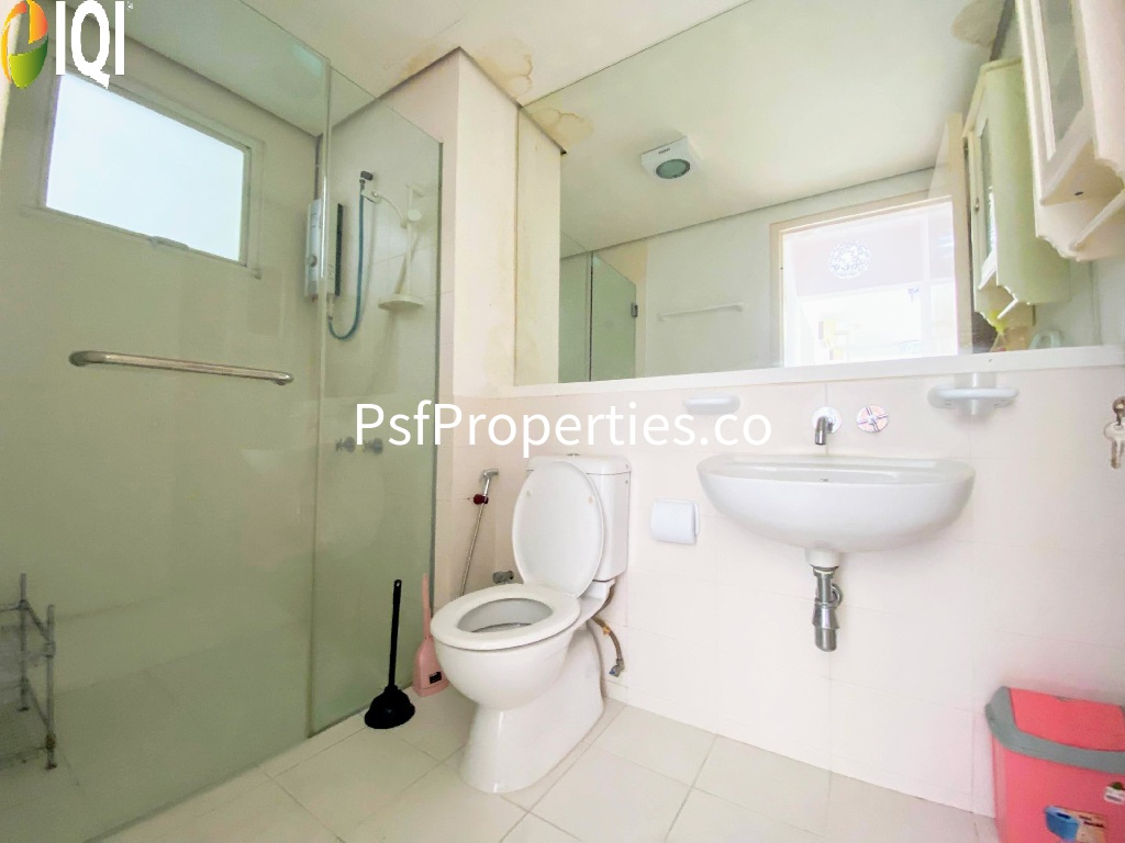 One Jelatek Condominium image