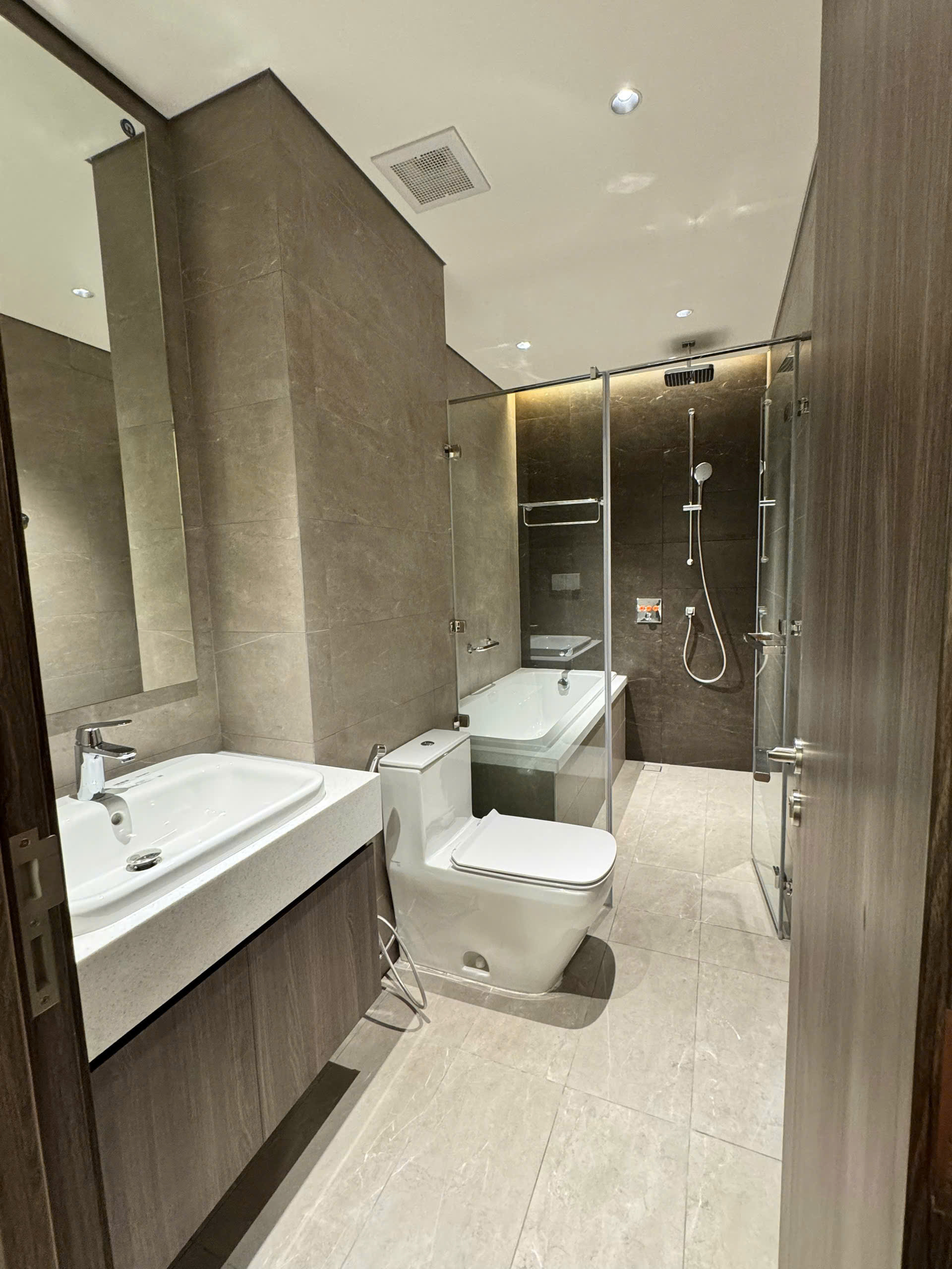 FOR RENT 3 BEDROOMS AT CELADON CITY image