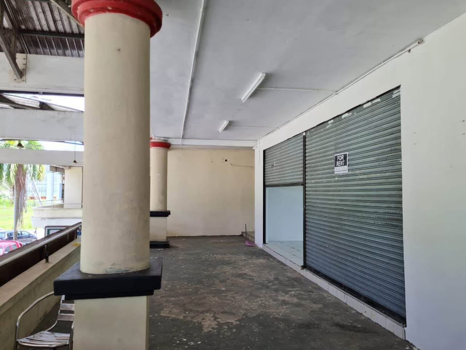 Salut Commercial Centre image