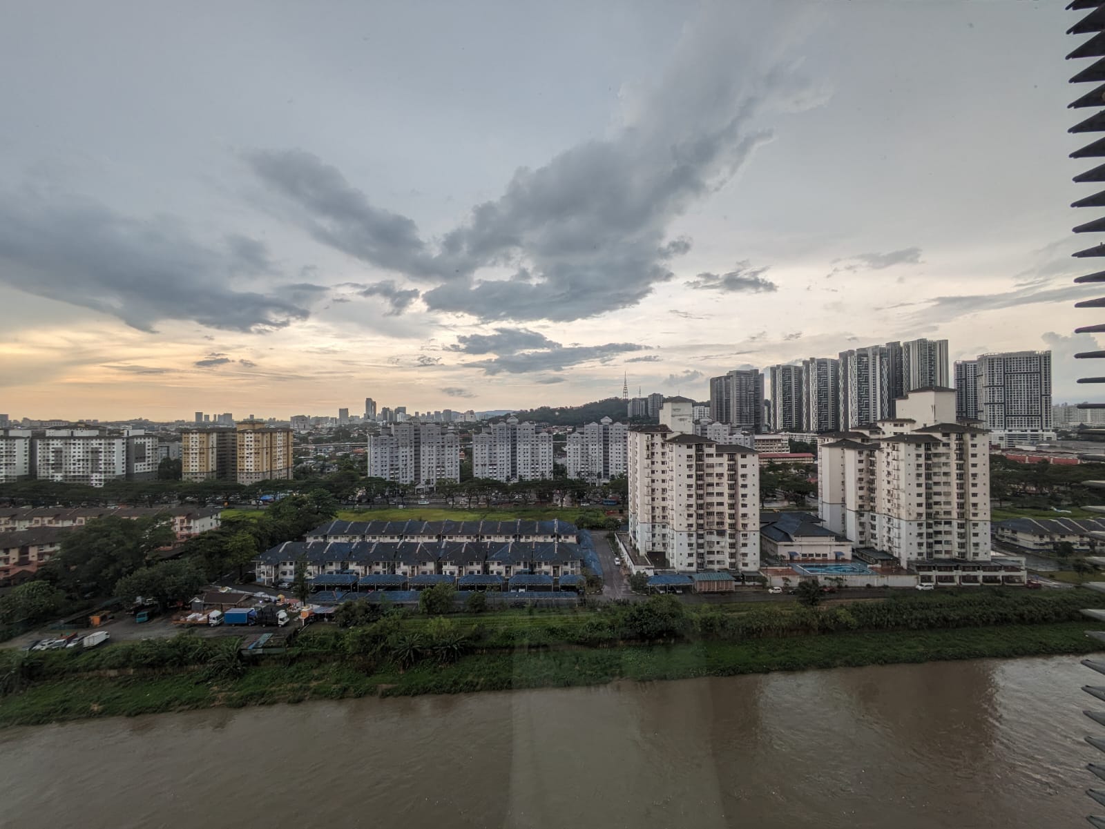 Tiara Mutiara 1  image