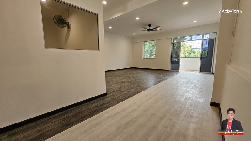 Refurbished Office or Studio above 99 SpeedMart, Taman Kasigui 3