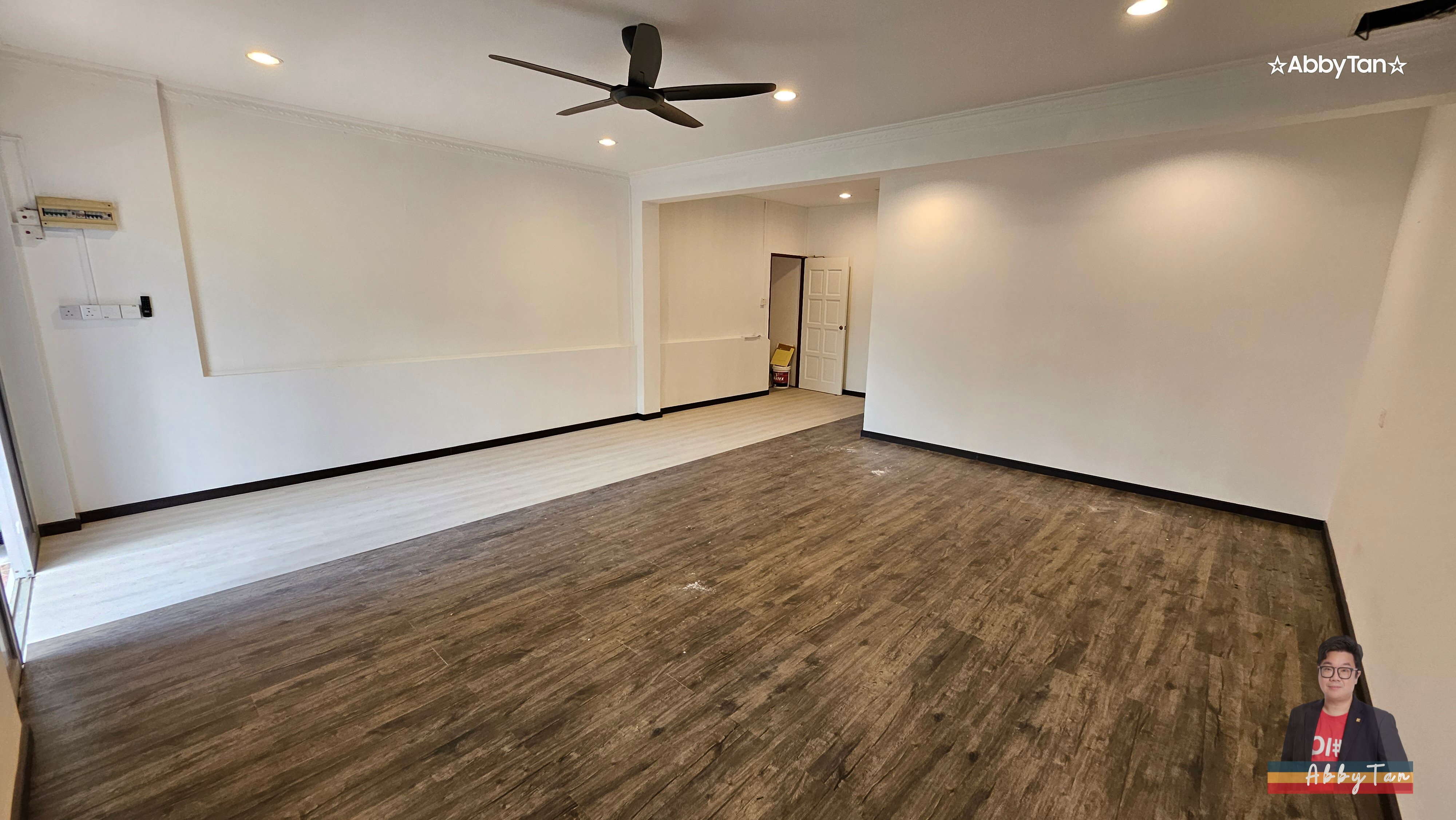 Refurbished Office or Studio above 99 SpeedMart, Taman Kasigui 3 image