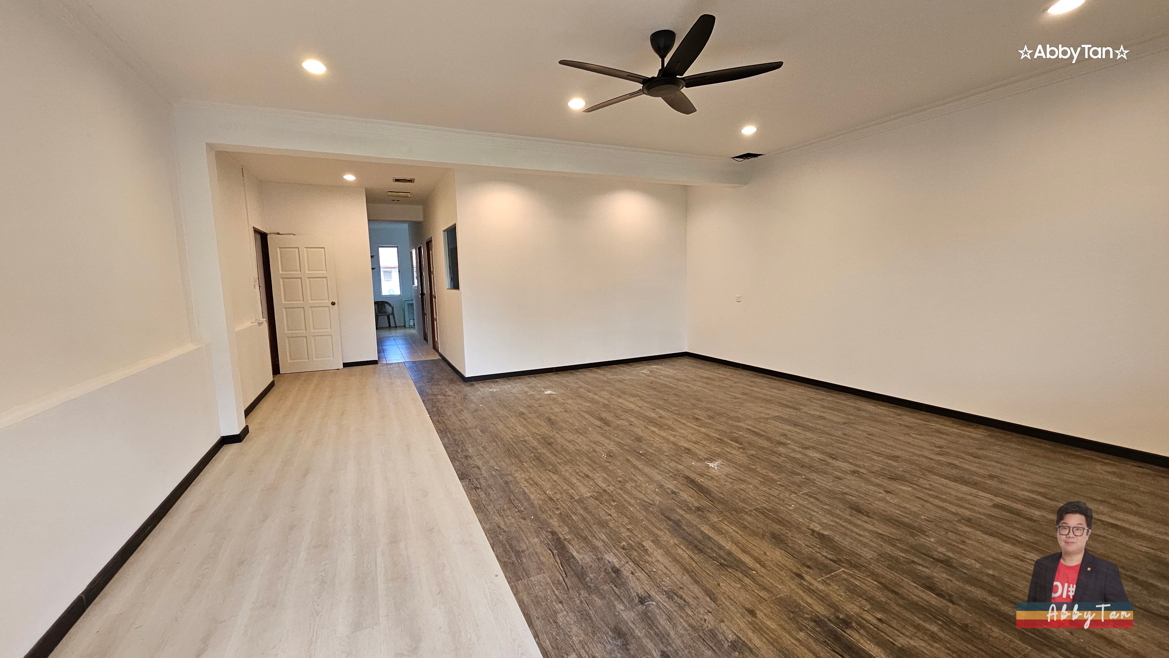 Refurbished Office or Studio above 99 SpeedMart, Taman Kasigui 3 image