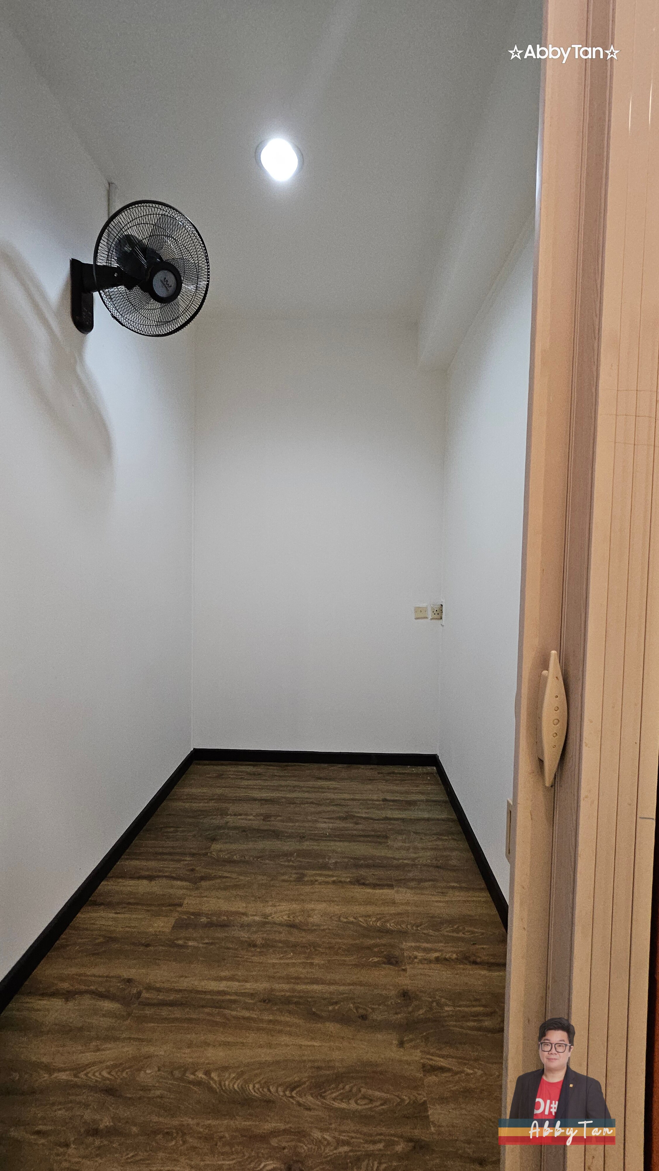 Refurbished Office or Studio above 99 SpeedMart, Taman Kasigui 3 image