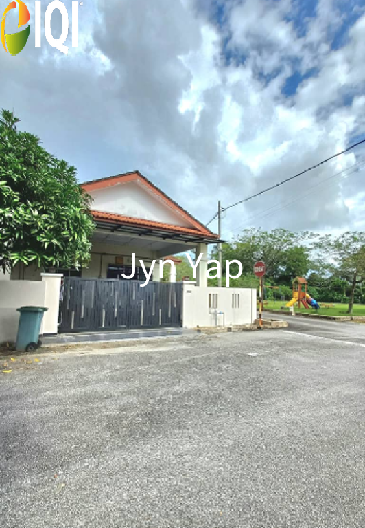 Single Storey Terrace House End Lot image
