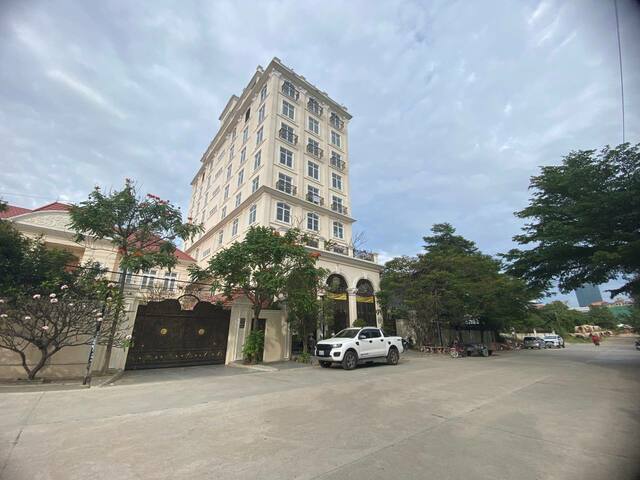 Building for Rent photo