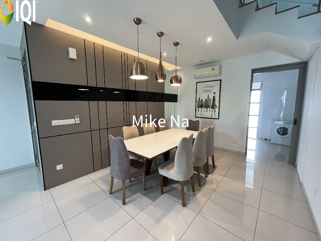 Tropical Villa Luxury Service Suites image