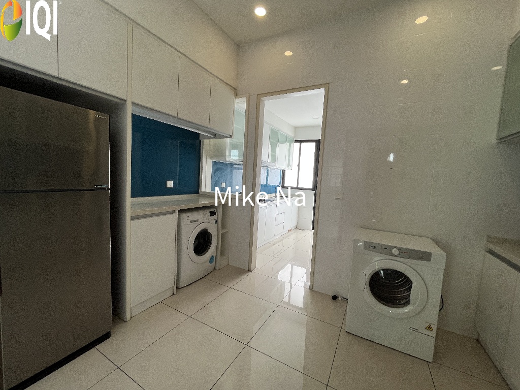 Tropical Villa Luxury Service Suites image