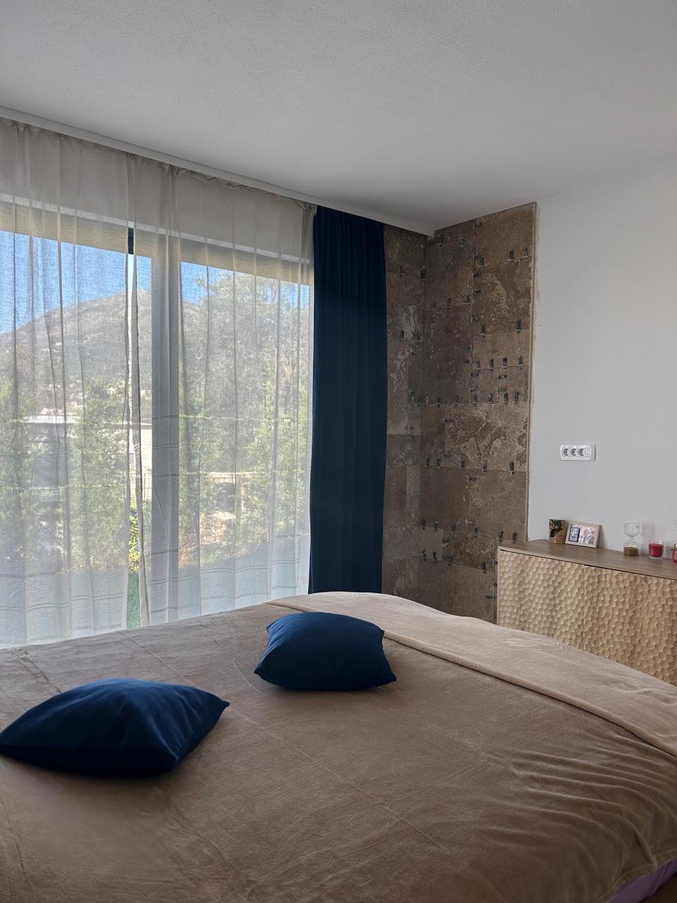 Cosy Two-Bedroom House with a Sea View image