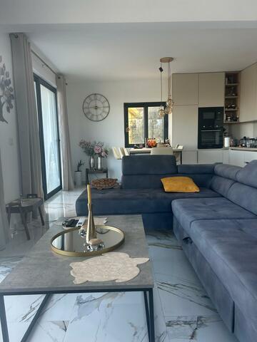 Cosy Two-Bedroom House with a Sea View image