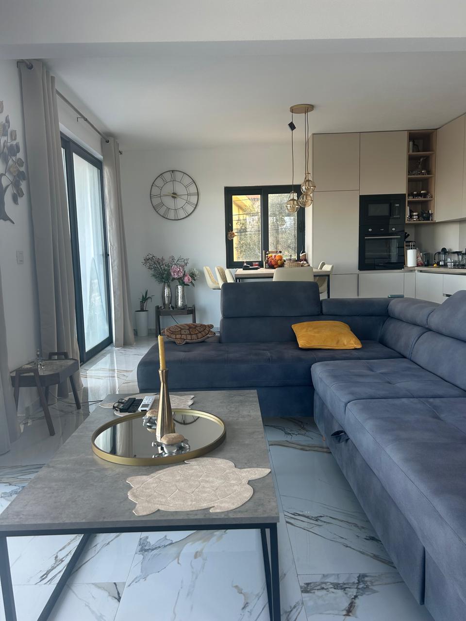 Cosy Two-Bedroom House with a Sea View image