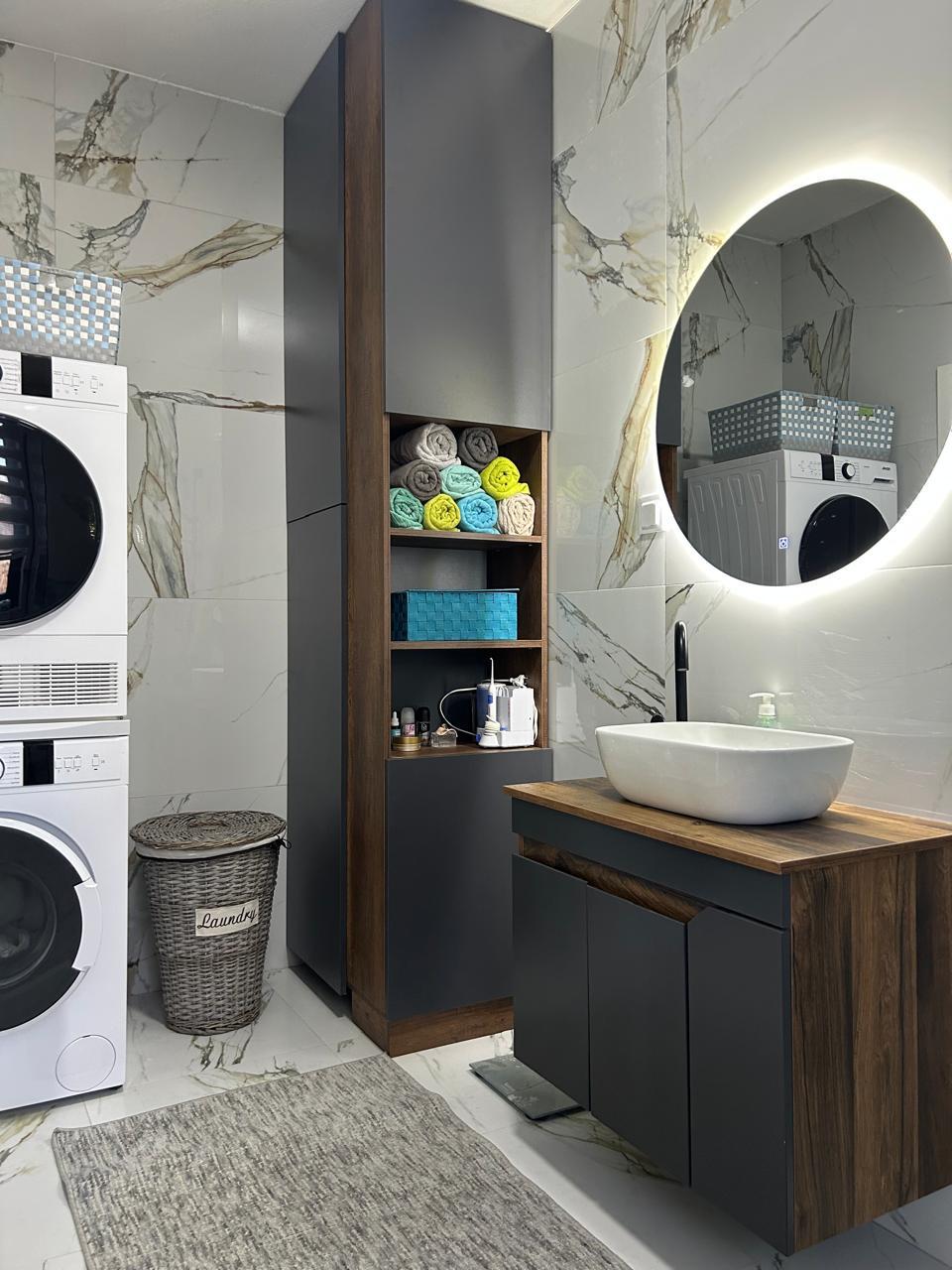 Cosy Two-Bedroom House with a Sea View image