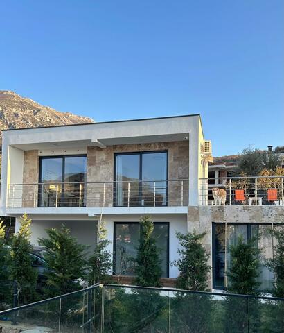 Cosy Two-Bedroom House with a Sea View image