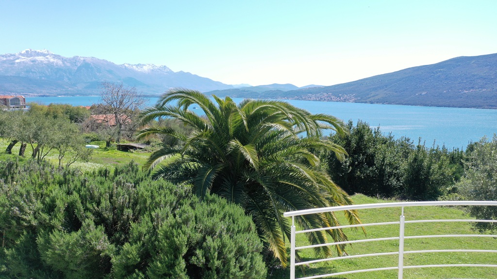 Charming Family House with Pool, Green Yard & Stunning Sea Views image