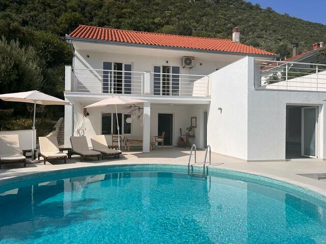 Charming Family House with Pool, Green Yard & Stunning Sea Views image