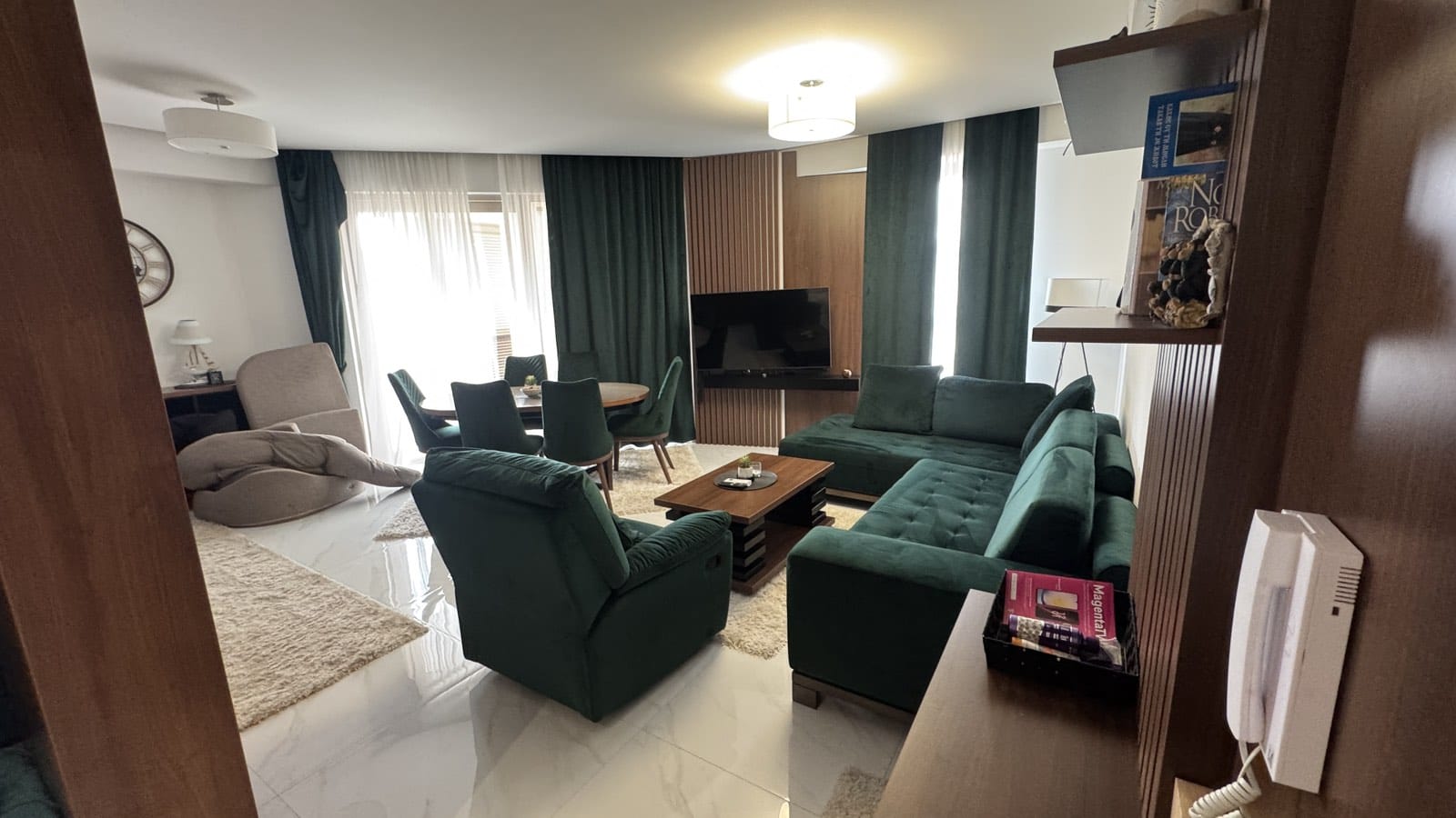 One-bedroom apartment in the Aura Tower building image