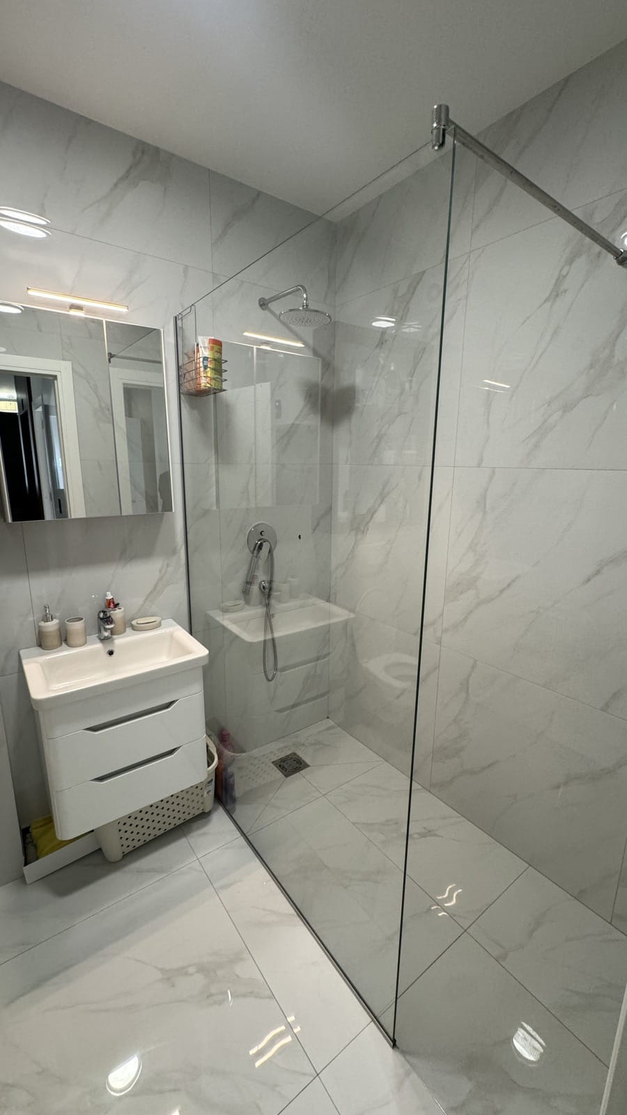 One-bedroom apartment in the Aura Tower building image