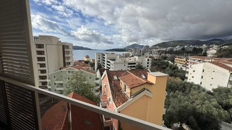 One-bedroom apartment in the Aura Tower building