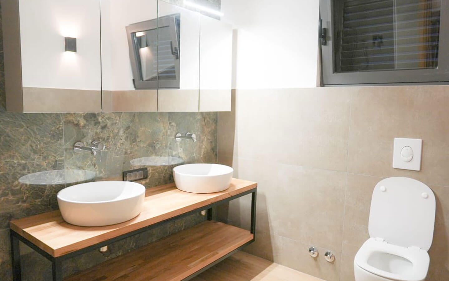 Luxury Four-bedroom Villa with Sea Views image