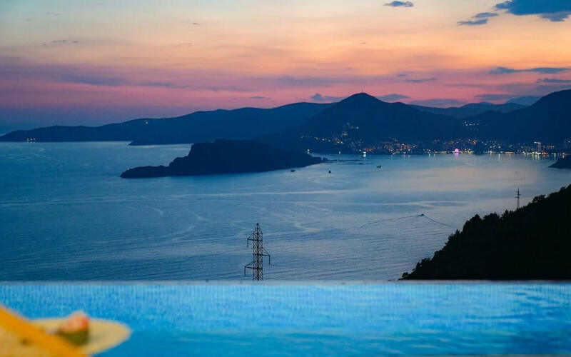 Luxury Four-bedroom Villa with Sea Views