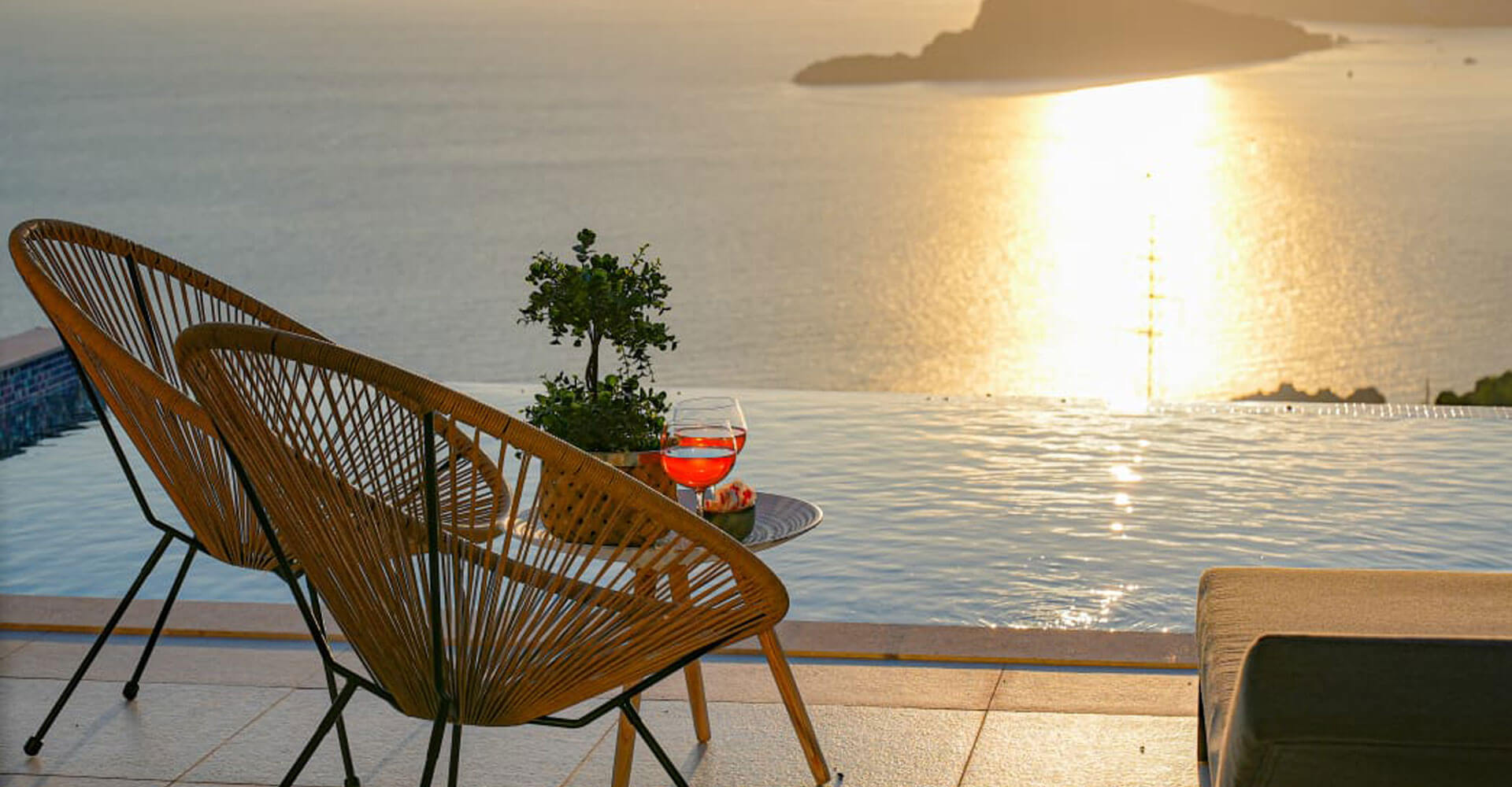 Luxury Four-bedroom Villa with Sea Views image