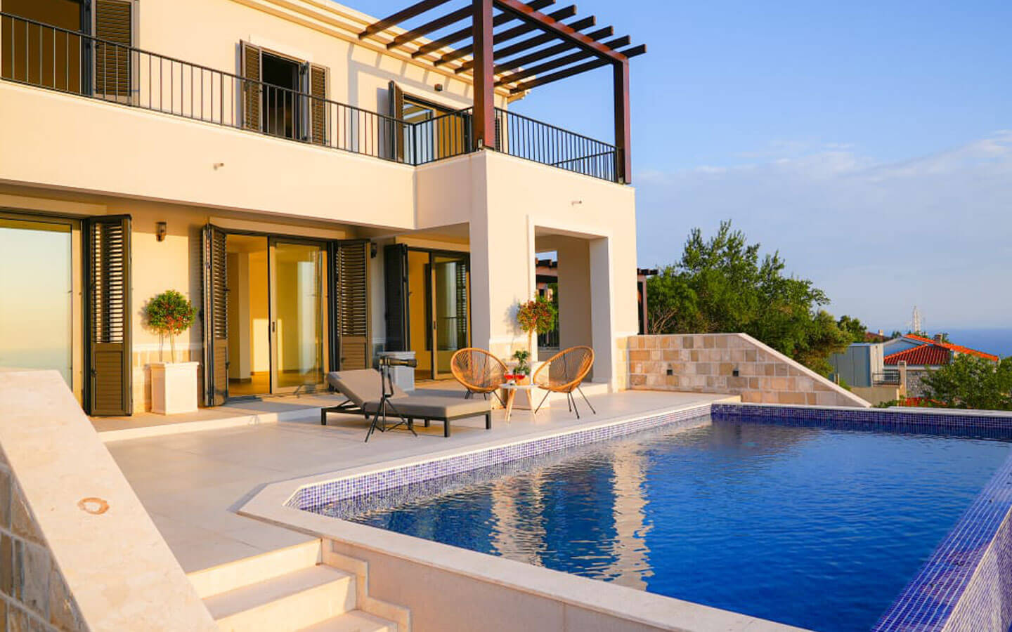 Luxury Four-bedroom Villa with Sea Views image