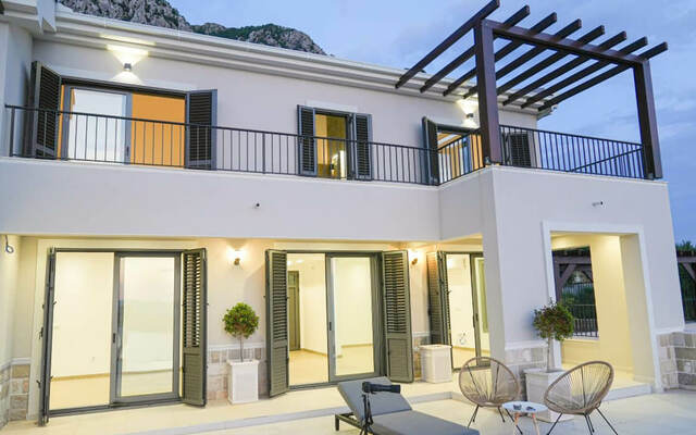 Luxury Four-bedroom Villa with Sea Views image