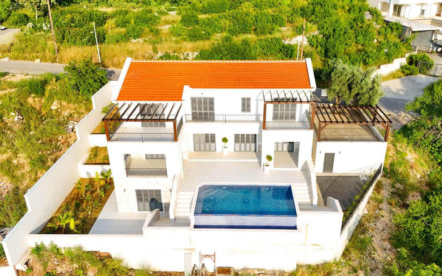 Luxury Four-bedroom Villa with Sea Views image