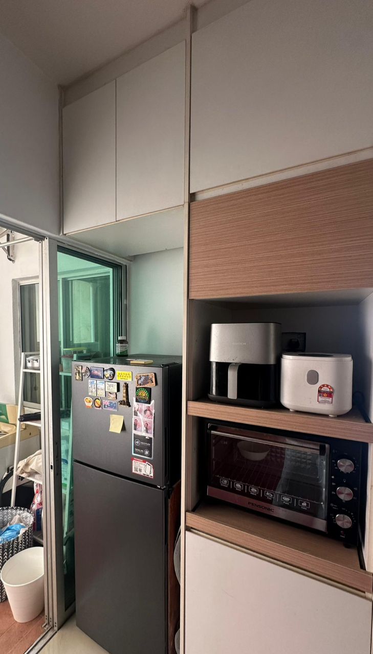 Connaught Avenue image