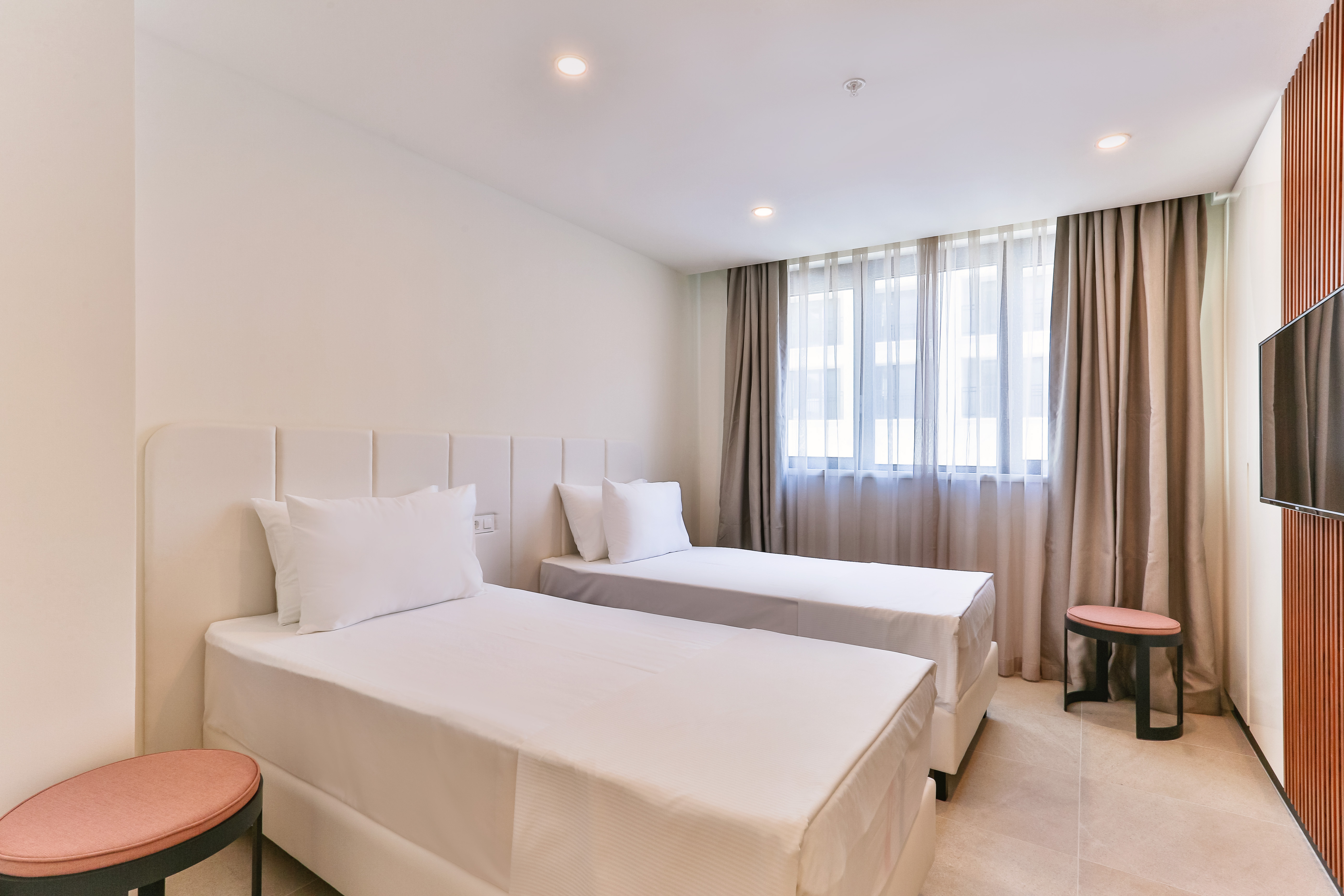 Modern Two-Bedroom Apartments in Sunraf Complex – Prime Seafront Location image