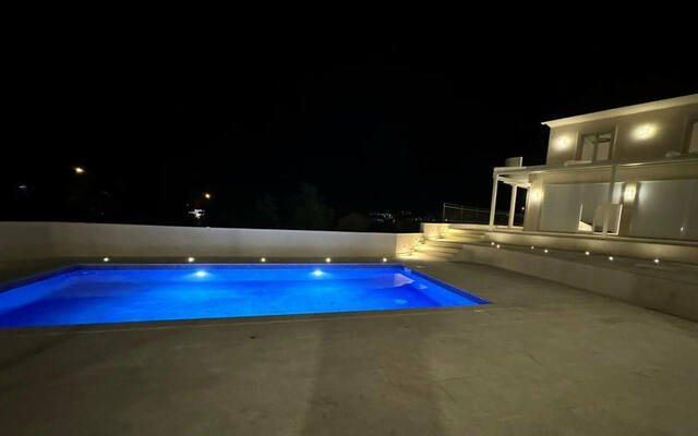 Brand-New Luxury House with Pool and Spa image