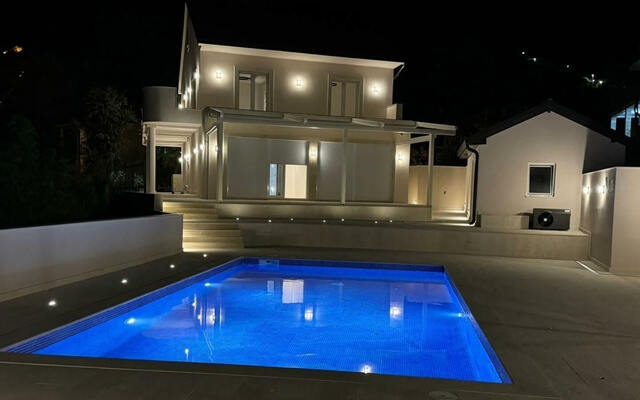 Brand-New Luxury House with Pool and Spa image