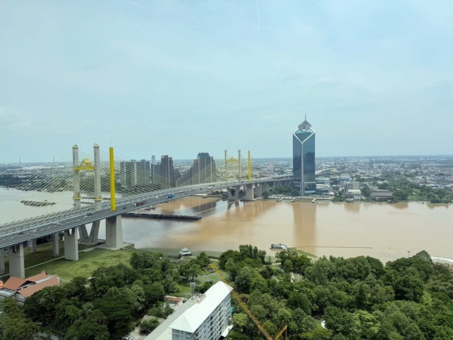 Rare Riverfront Residence in Bangkok | High-Floor Exclusive Unit | Starview Rama 3 For Sale image