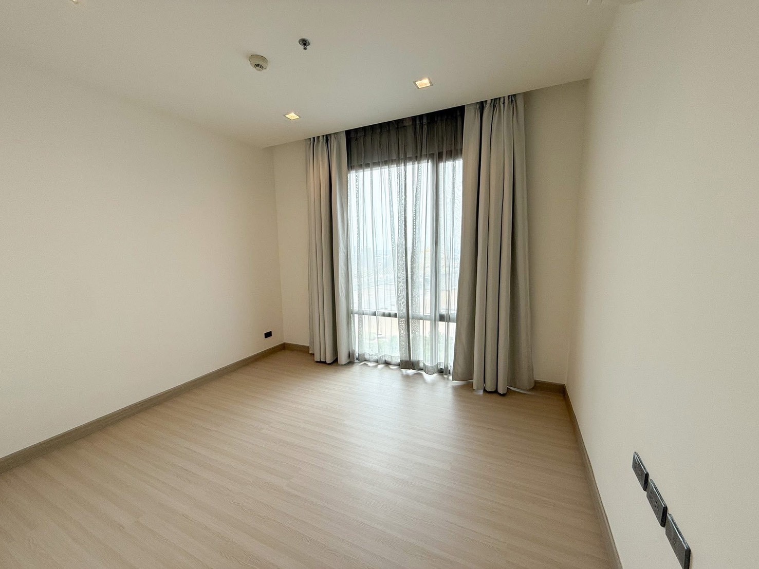 Rare Riverfront Residence in Bangkok | High-Floor Exclusive Unit | Starview Rama 3 For Sale image