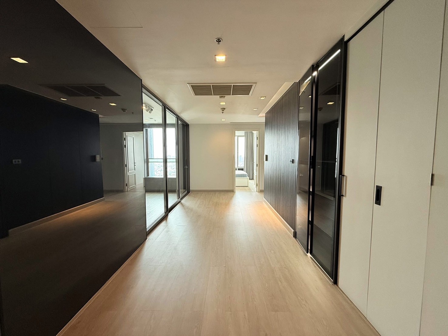 Rare Riverfront Residence in Bangkok | High-Floor Exclusive Unit | Starview Rama 3 For Sale image