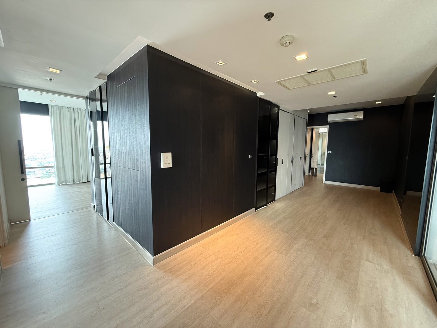 Rare Riverfront Residence in Bangkok | High-Floor Exclusive Unit | Starview Rama 3 For Sale image