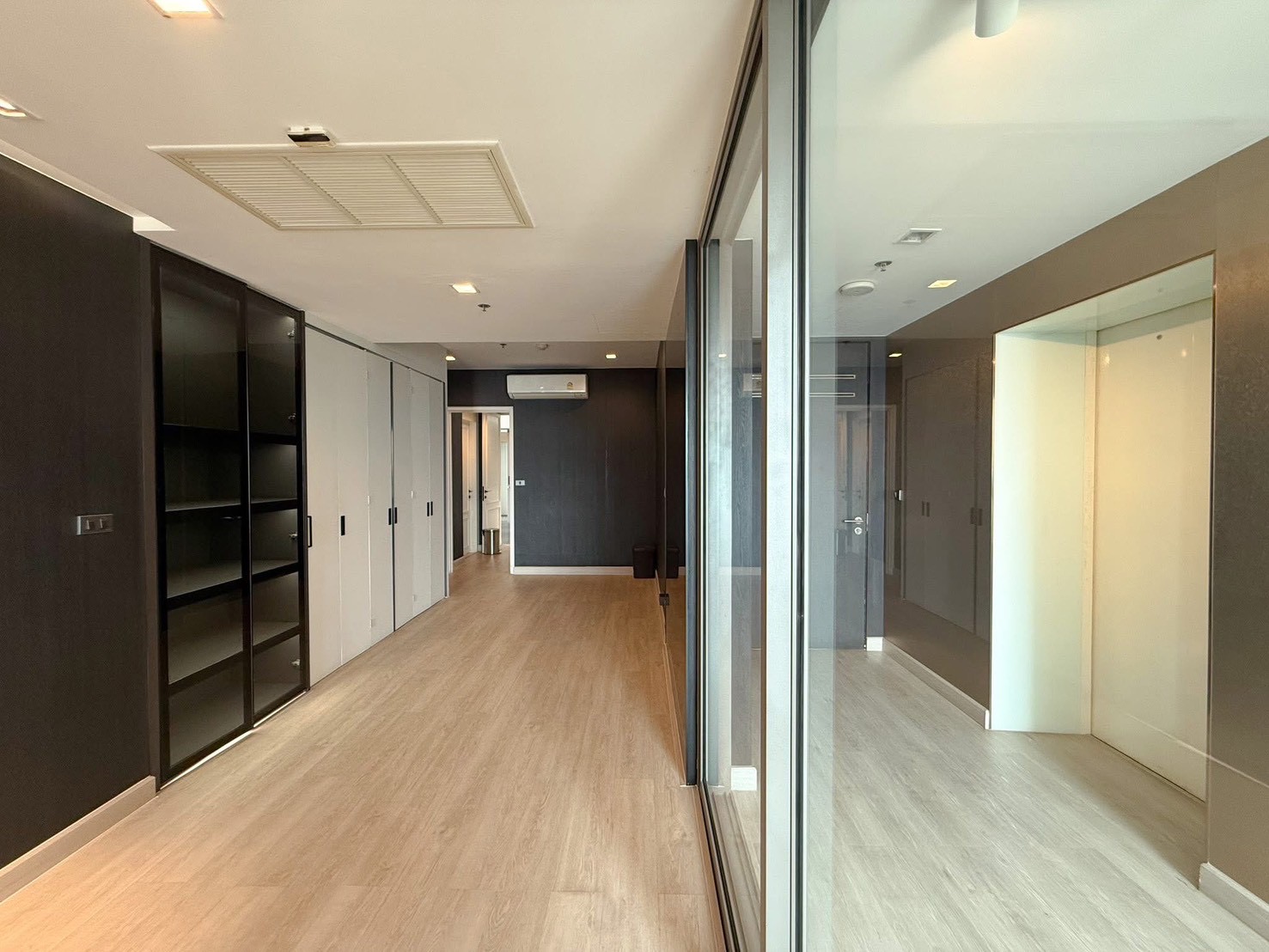 Rare Riverfront Residence in Bangkok | High-Floor Exclusive Unit | Starview Rama 3 For Sale image