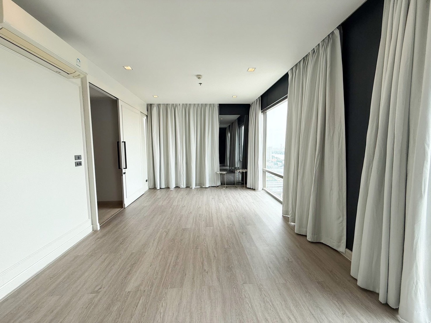 Rare Riverfront Residence in Bangkok | High-Floor Exclusive Unit | Starview Rama 3 For Sale image