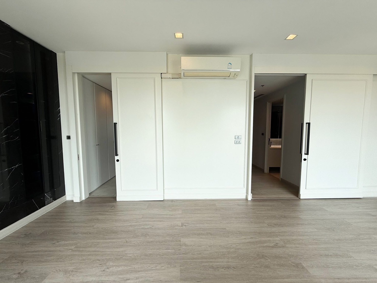 Rare Riverfront Residence in Bangkok | High-Floor Exclusive Unit | Starview Rama 3 For Sale image