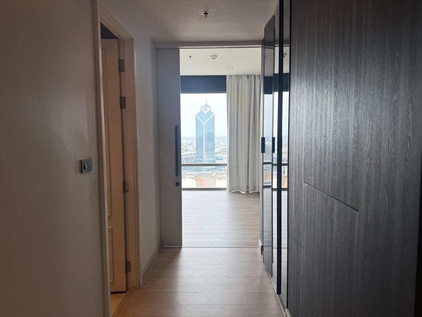 Rare Riverfront Residence in Bangkok | High-Floor Exclusive Unit | Starview Rama 3 For Sale image