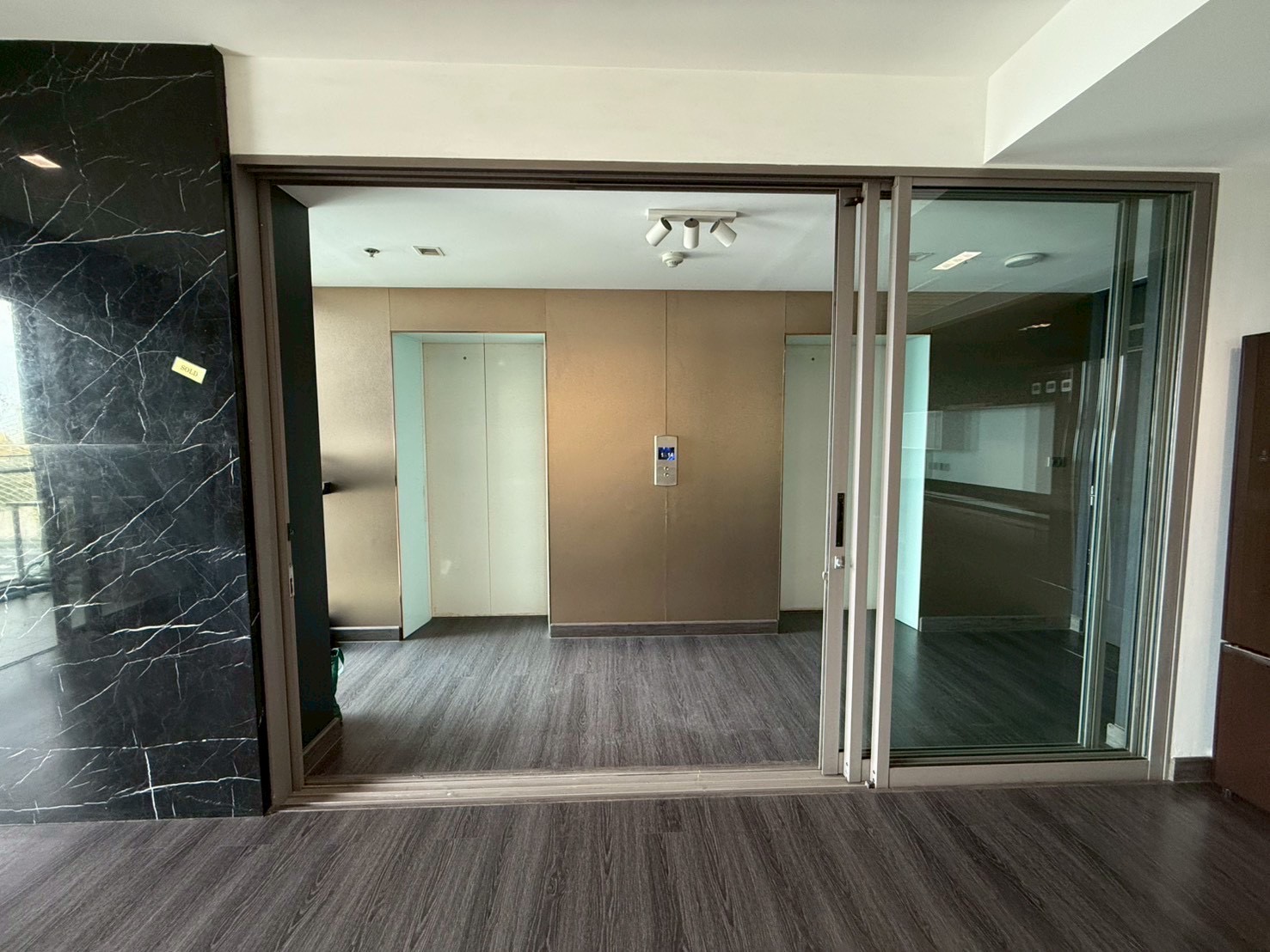 Rare Riverfront Residence in Bangkok | High-Floor Exclusive Unit | Starview Rama 3 For Sale image