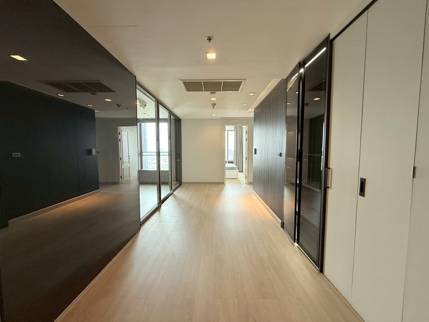 Rare Riverfront Residence in Bangkok | High-Floor Exclusive Unit | Starview Rama 3 For Sale image