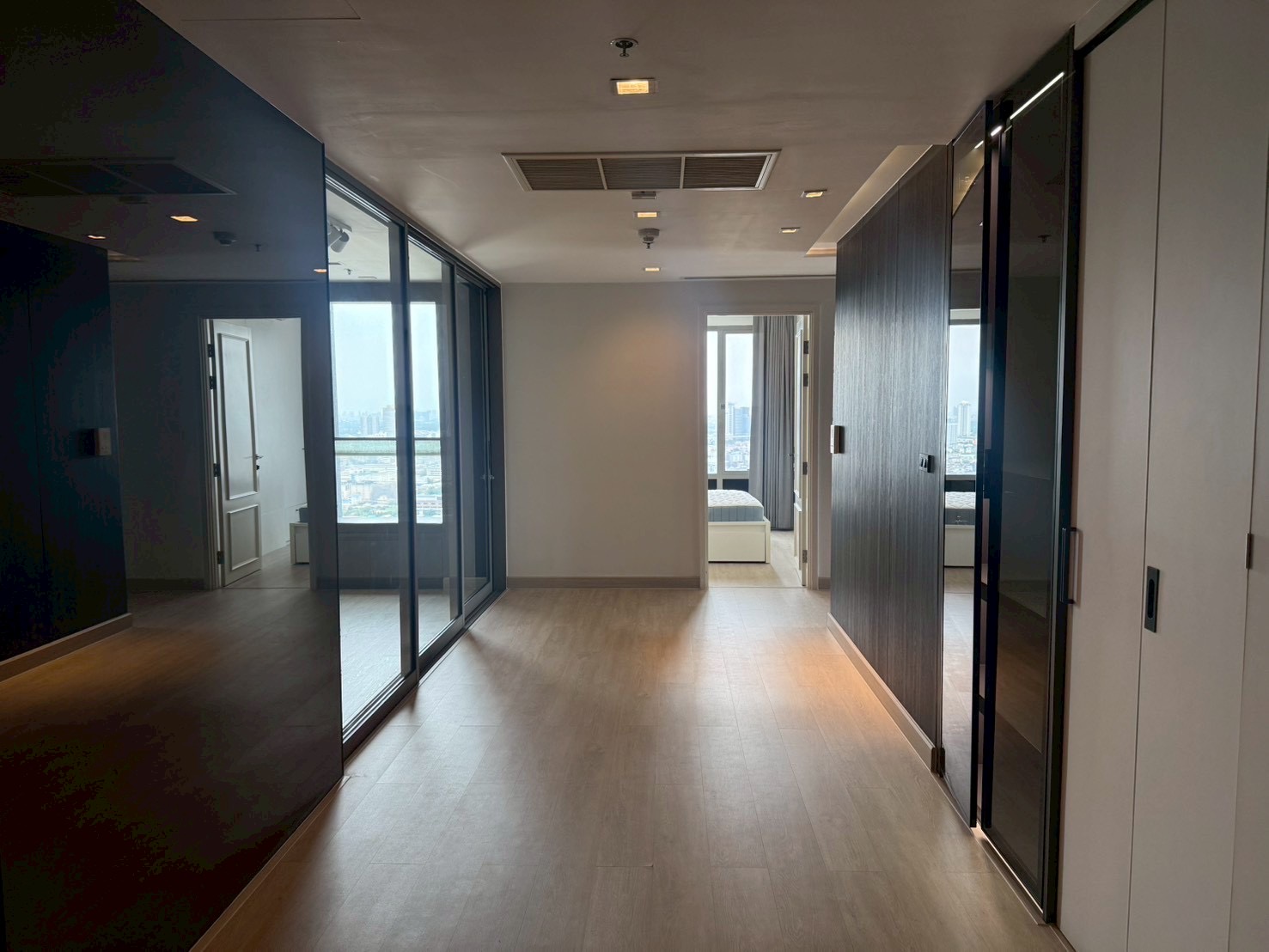 Rare Riverfront Residence in Bangkok | High-Floor Exclusive Unit | Starview Rama 3 For Sale image