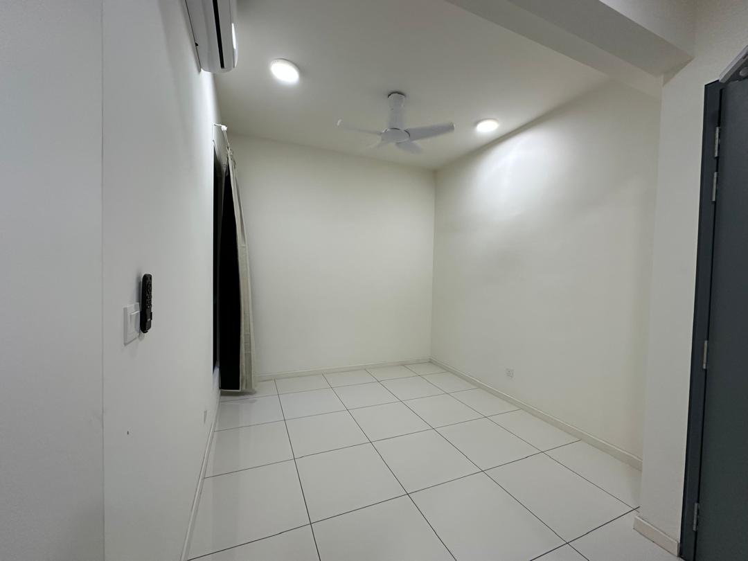 Emerald 9 Condominium image