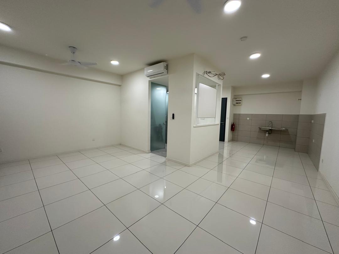 Emerald 9 Condominium image