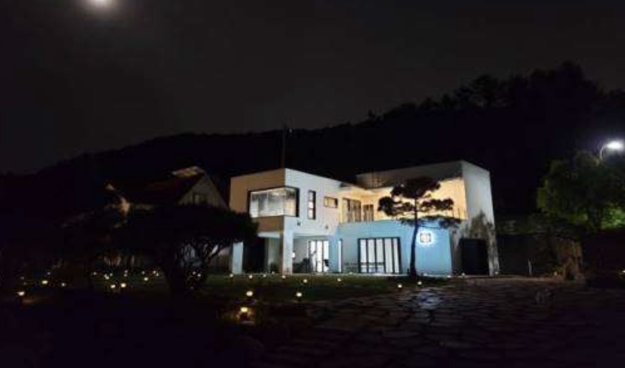 Suneung Creekside Villa image