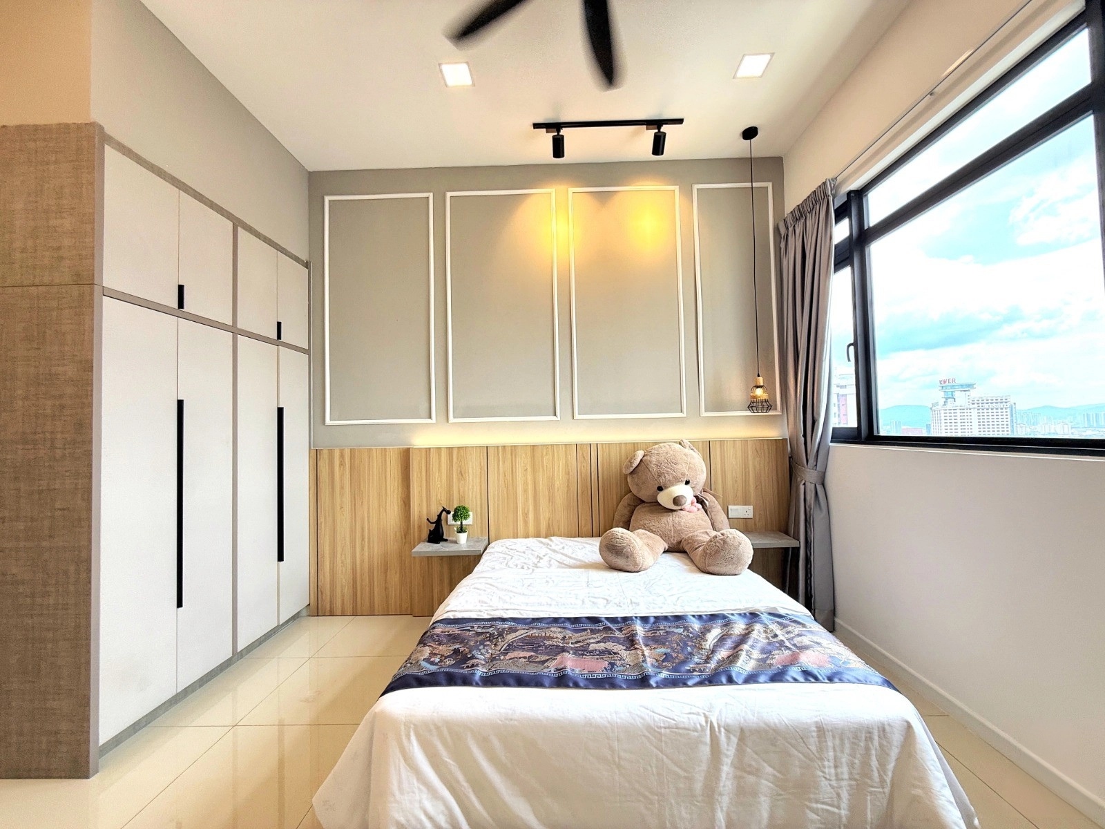 Chambers Residence image